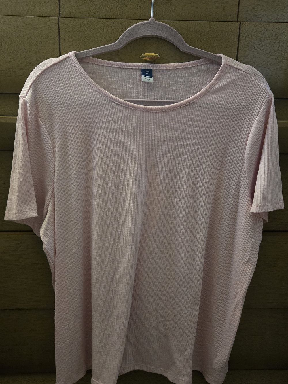 Old Navy Womans Short Sleeve Crewneck Shirt in Pale Pink